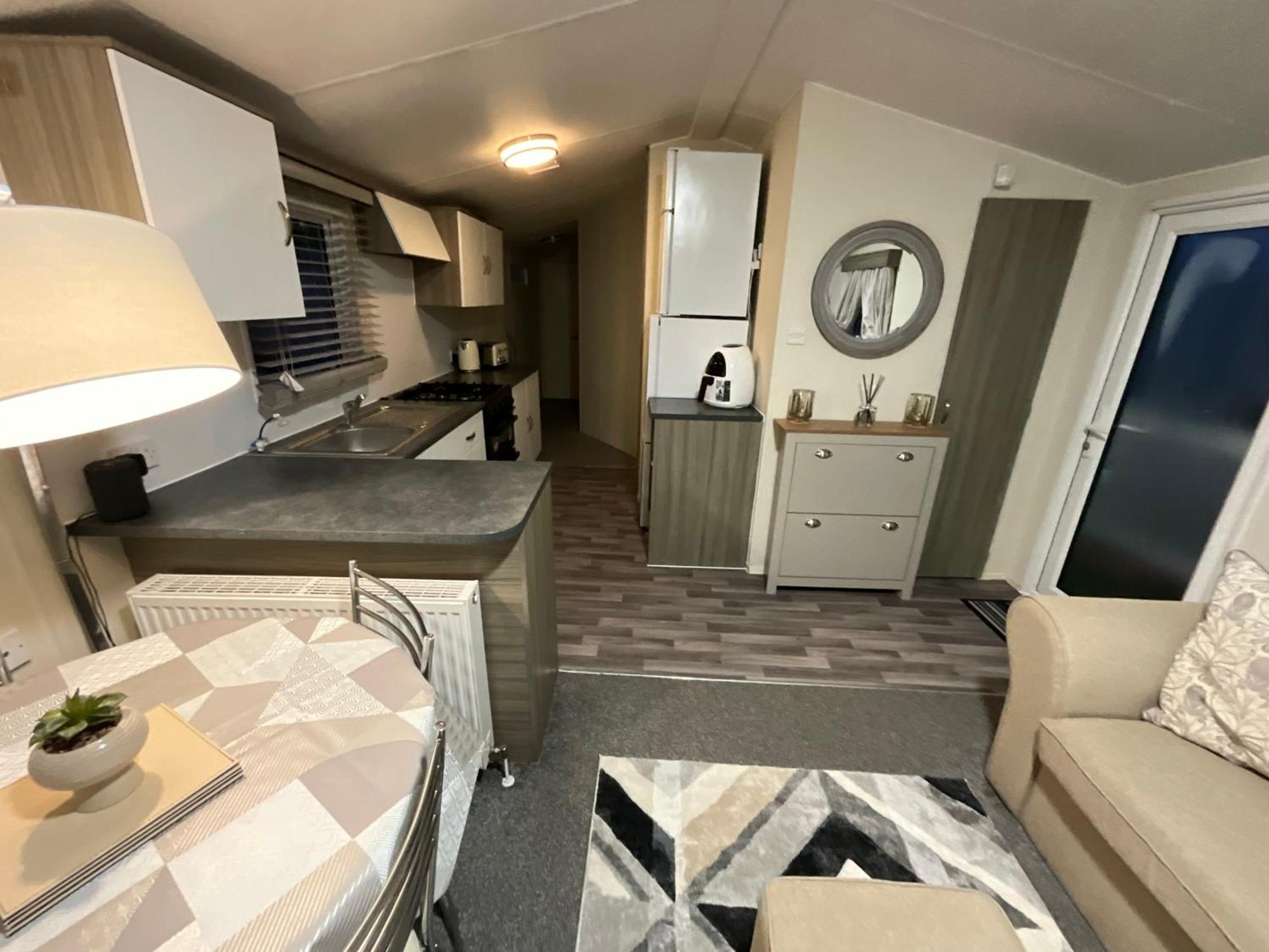 Luxury 2- Bed Caravan In Mersea Island Holiday home Colchester