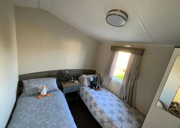 Luxury 2- Bed Caravan In Mersea Island Colchester